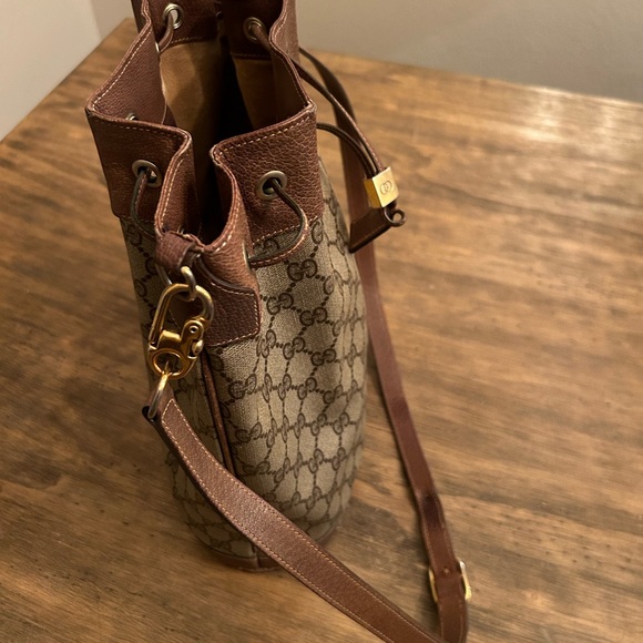 1980s Vintage Gucci GG Monogram Leather Bucket Bag Crossbody *tear* - Picture 12 of 17